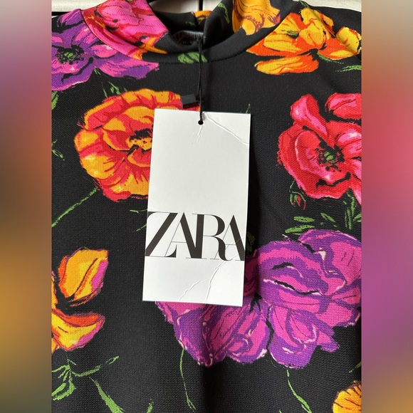 Gathered printed dress. - Picture 3 of 4